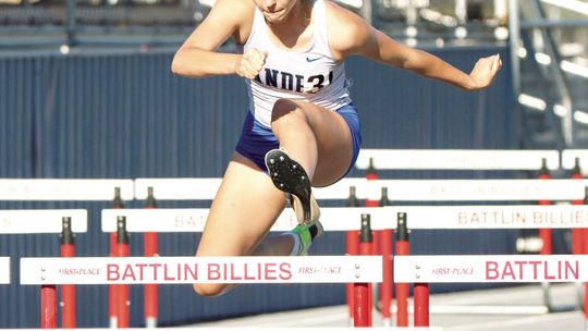 Bandera girls show unity at district meet