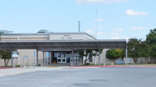 Bandera ISD issues health notice after reported bat on campus