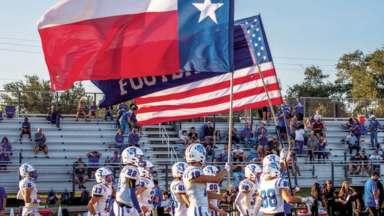 Bandera stays undefeated with 31-25 win over Lytle