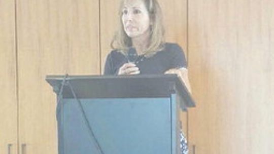 Bestselling author addresses Medina Library