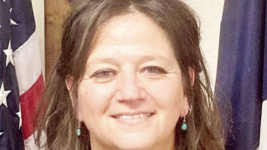 City hires Kunz as admin, weighs treasurer salary