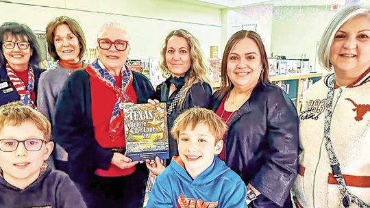 DAR donates history books to elementary schools, library