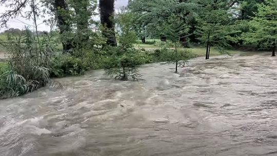 Emergency shelter opens as flood threat grows