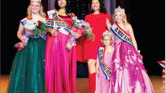Four crowned to Queen’s Court