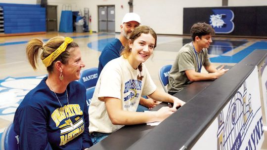 Grabs commits to basketball with Howard Payne University