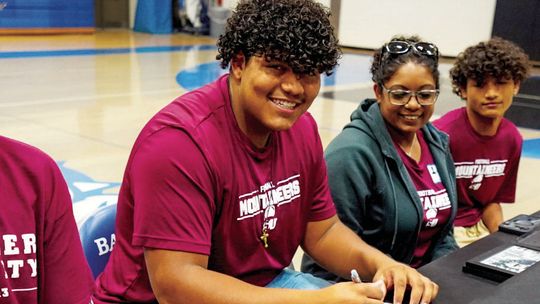 Harman, Evans sign to play football at Schreiner