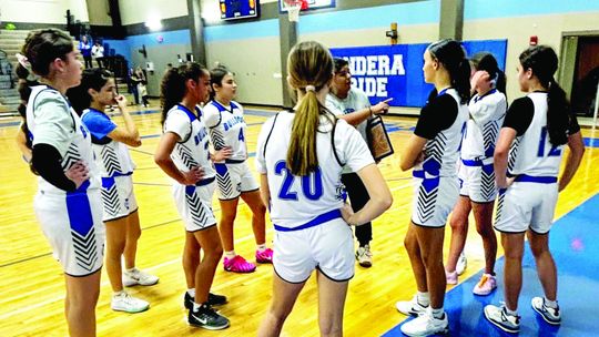 Lady Bulldogs show defensive prowess against Devine