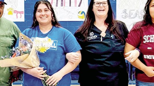 Medina honors seniors, continues football run