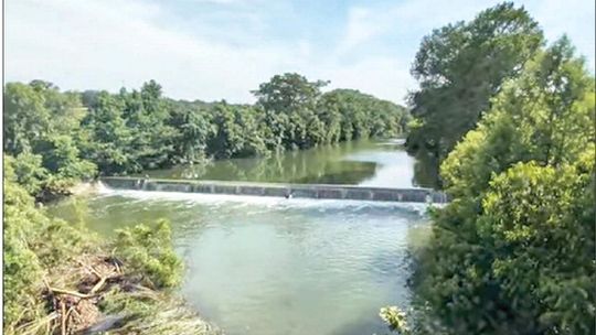 Medina River Cleanup returns aer seven-year hiatus