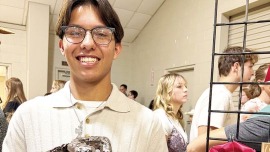 SENIOR WINS RESERVE CHAMPION HONOR