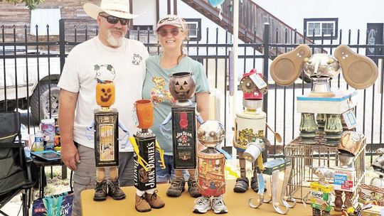 Weekend market thrives despite weather