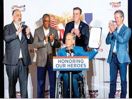 Abbott signs three veteran-focused bills at annual gala