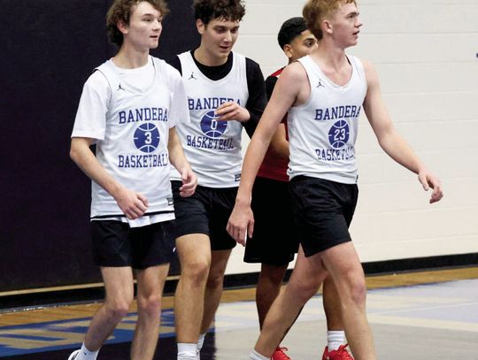 Basketball: Bulldogs JV, varsity split scrimmages with SA Cardinals