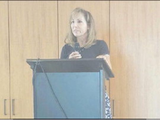 Bestselling author addresses Medina Library