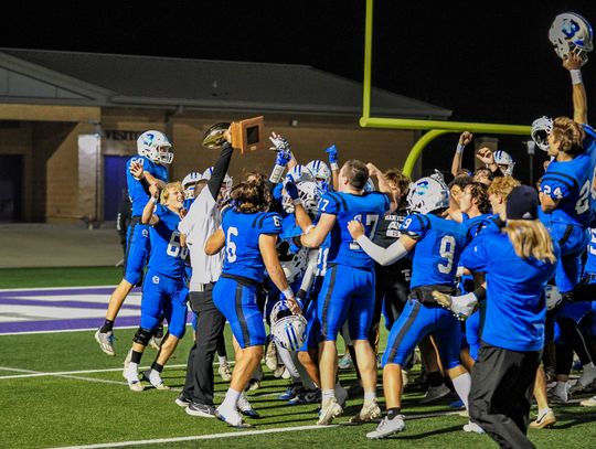 Bulldogs defeat Jarrell to win bi-district championship 