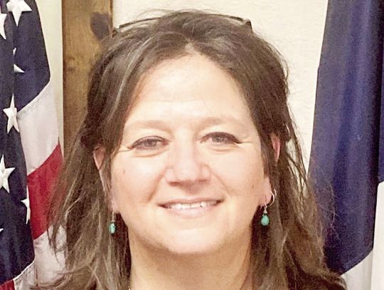 City hires Kunz as admin, weighs treasurer salary