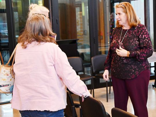 Bandera County Emergency Management Director Judi Lafevers speaks with members of the audience after her presentation. BULLETIN PHOTO/ Tracy Thayer