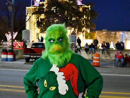 Even the Grinch couldn't stay away from the Bandera Christmas Parade. BULLETIN PHOTOS/ Tracy Thayer