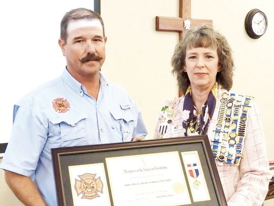 DAR honors flood heroes