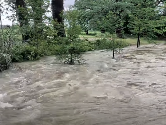Emergency shelter opens as flood threat grows