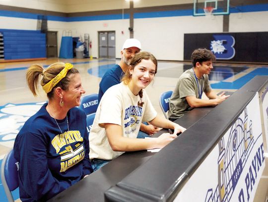Grabs commits to basketball with Howard Payne University
