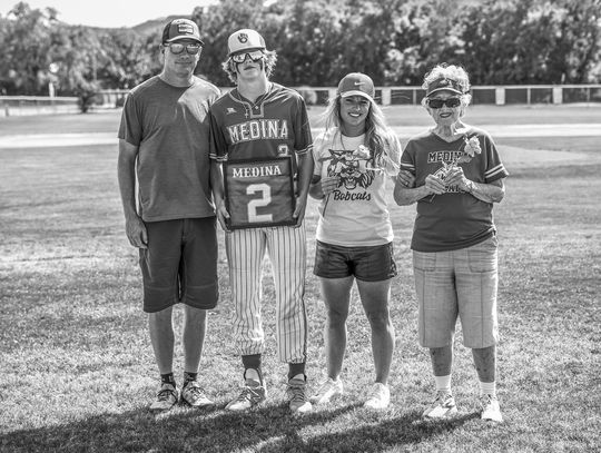 MEDINA BASBEALL HONORS SENIORS