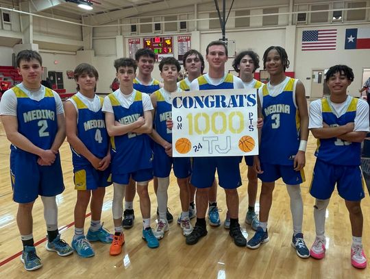 Medina’s DeLeon earns 1,000th career point