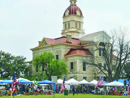 Memorial Day parade thrills crowds with perfect weather, unique entries