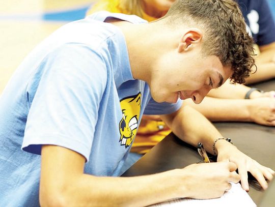 SALAS SIGNS WITH BUENA VISTA