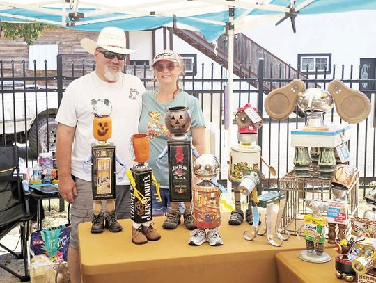 Weekend market thrives despite weather
