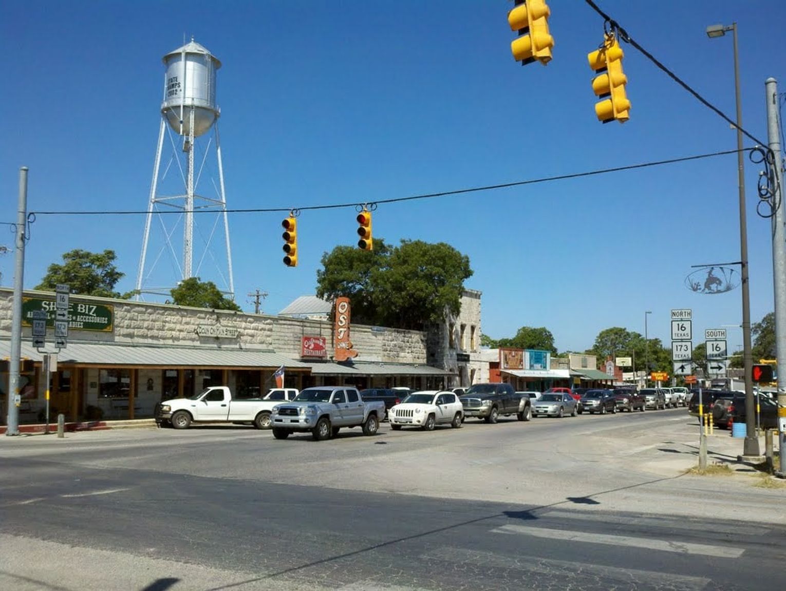 City council opens administrator position to applicants amid disagreement