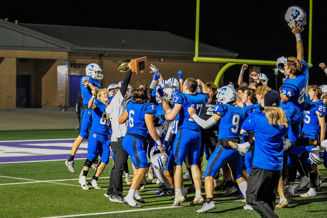 Bulldogs defeat Jarrell to win bi-district championship 