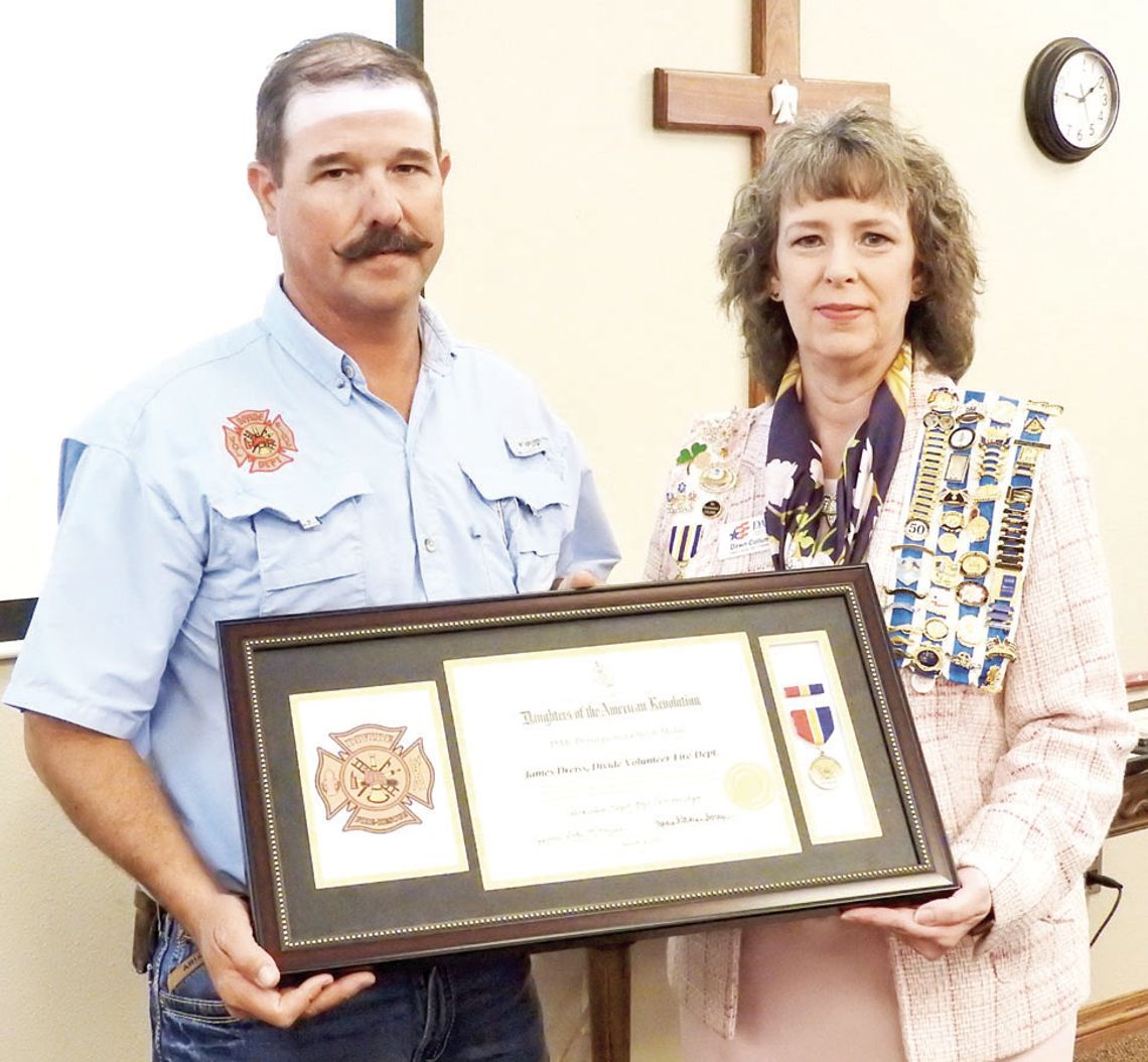 DAR honors flood heroes DAR honors flood heroes