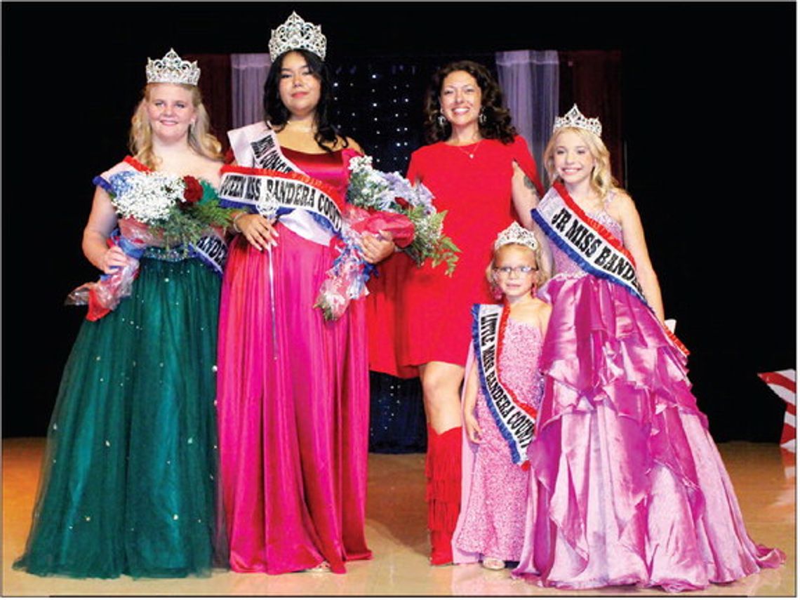 Four crowned to Queen’s Court