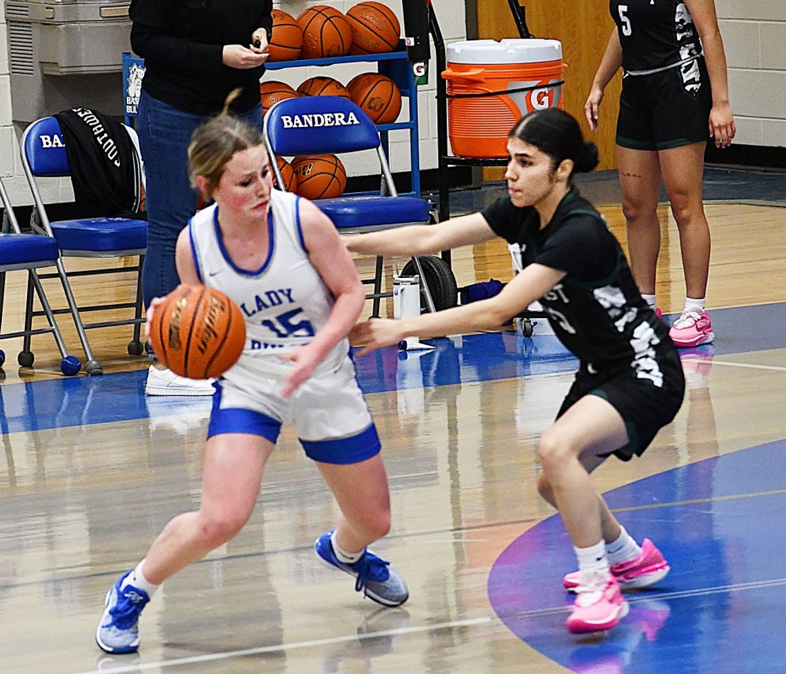 Taytum Moeller fakes out the Southwest Player during the Bulldogs’ game. BULLETIN PHOTO/Tracy Thayer