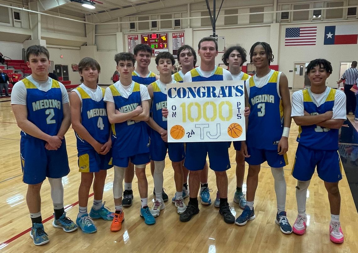 Medina’s DeLeon earns 1,000th career point