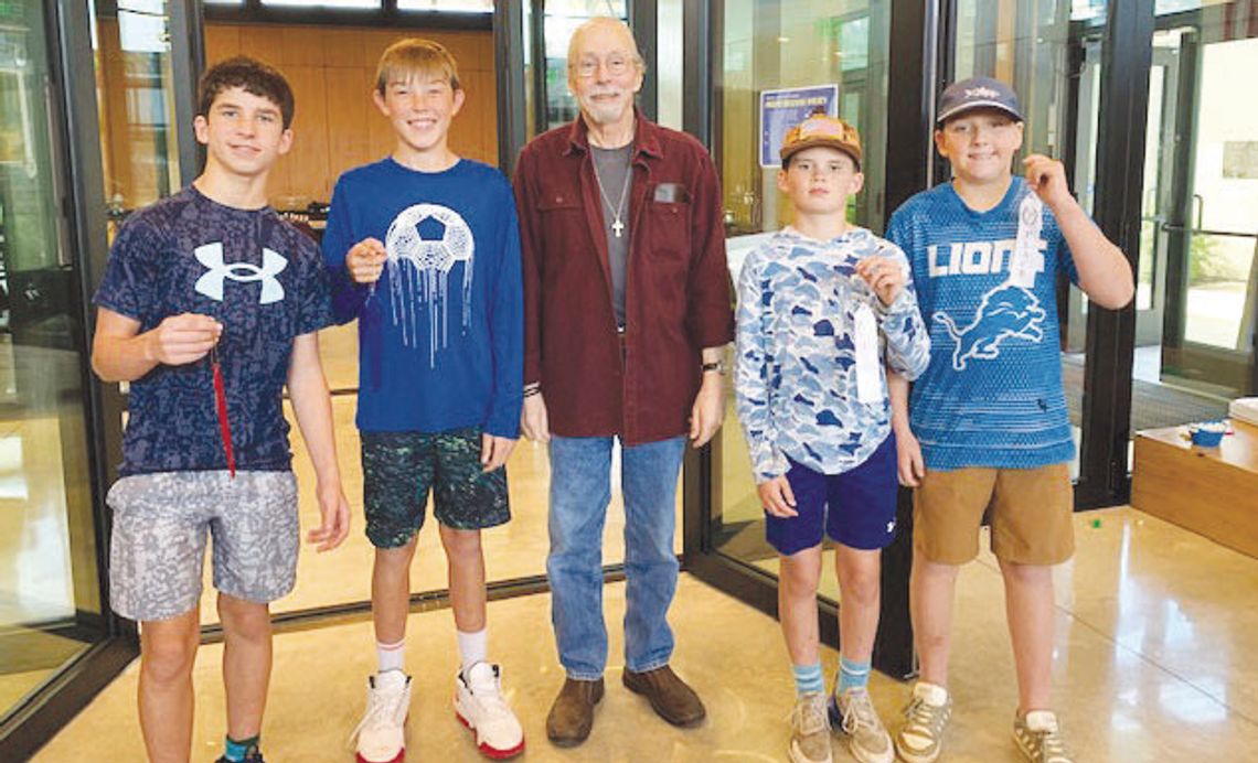Medina youth, distinguished elders battle in library chess tournament