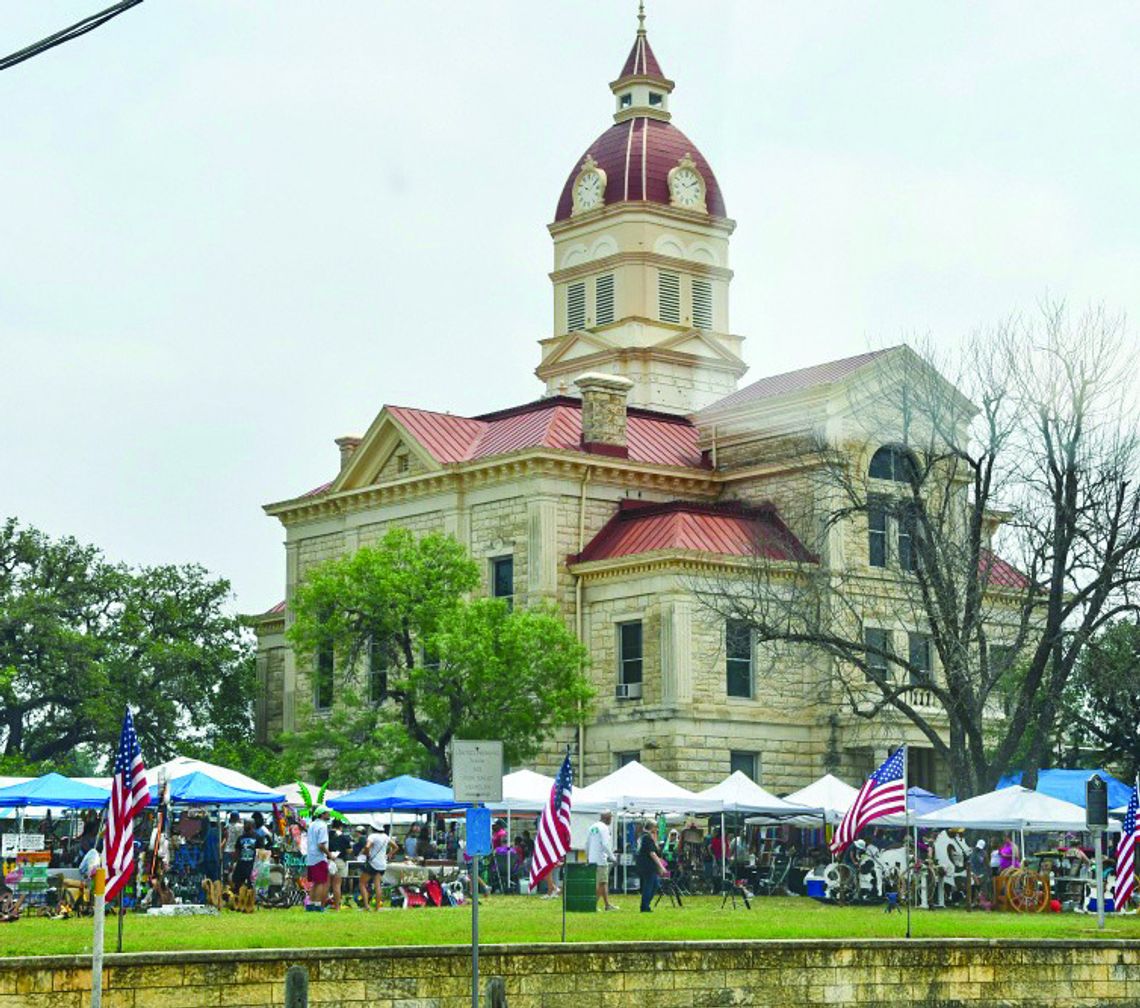 Memorial Day parade thrills crowds with perfect weather, unique entries