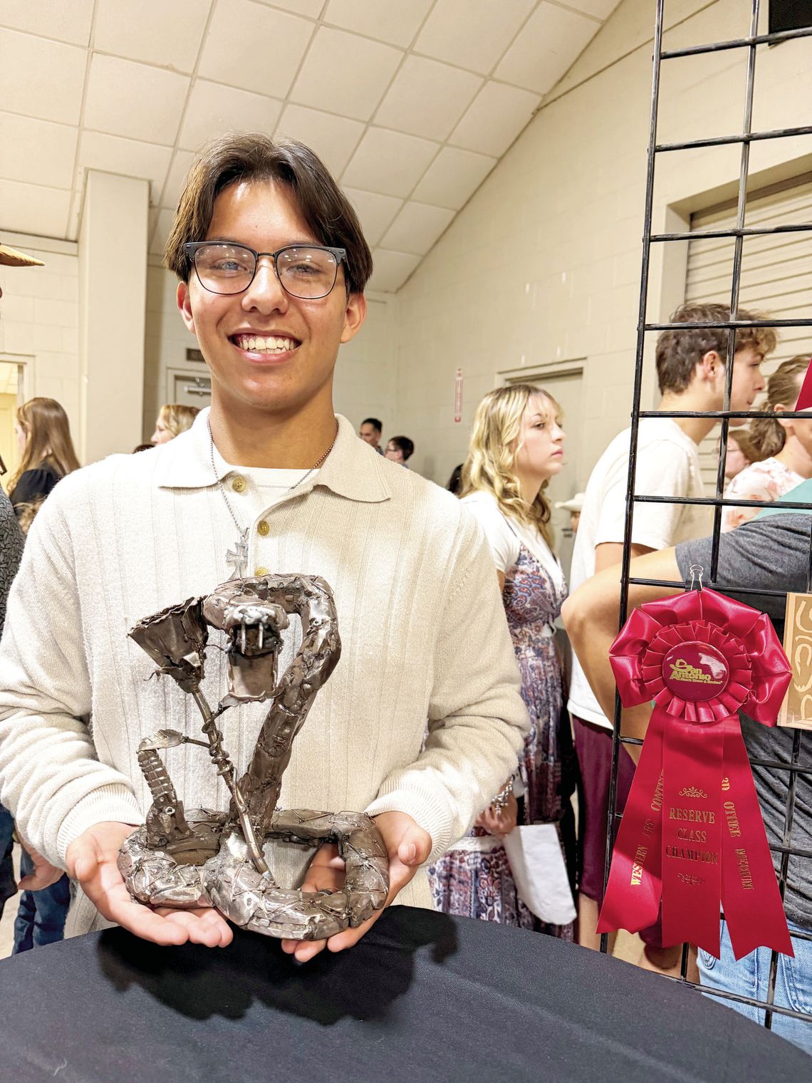 SENIOR WINS RESERVE CHAMPION HONOR SENIOR WINS RESERVE CHAMPION HONOR