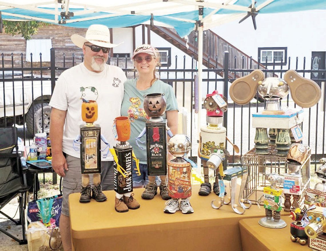 Weekend market thrives despite weather
